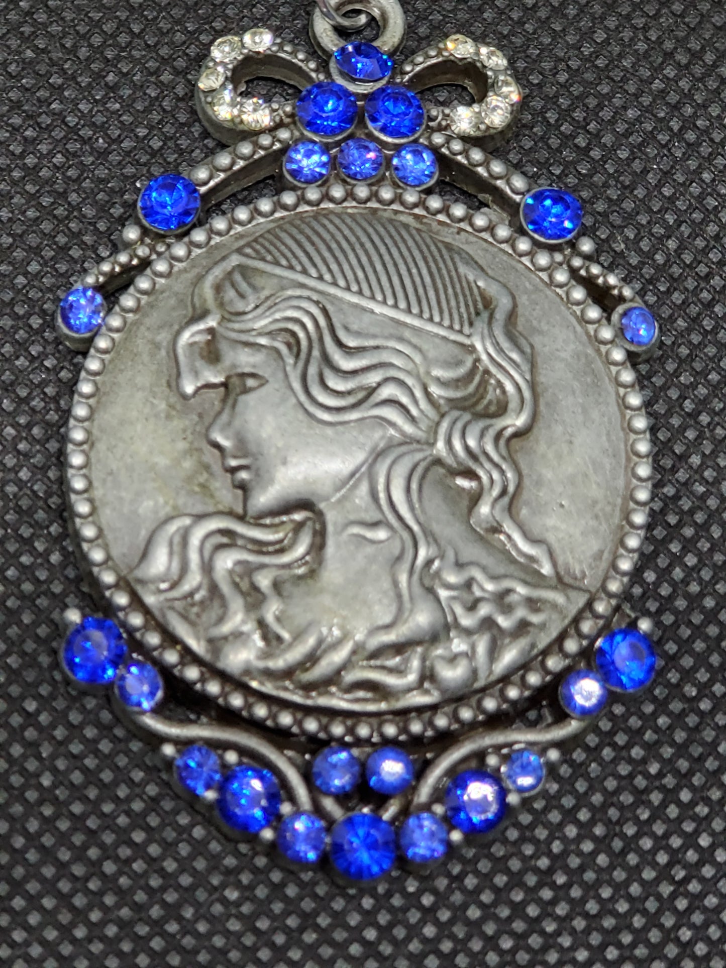 Vintage Style Cameo Pendant Necklace