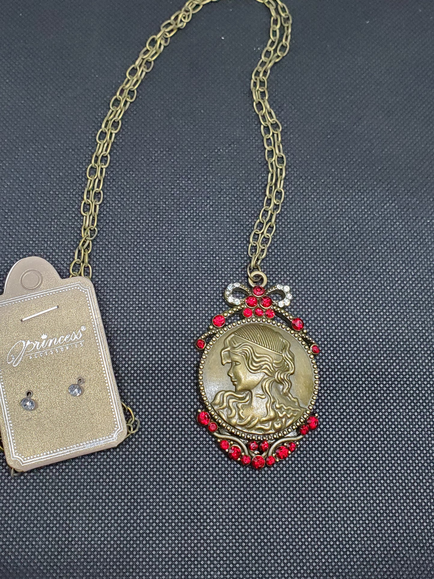 Vintage Style Cameo Pendant Necklace