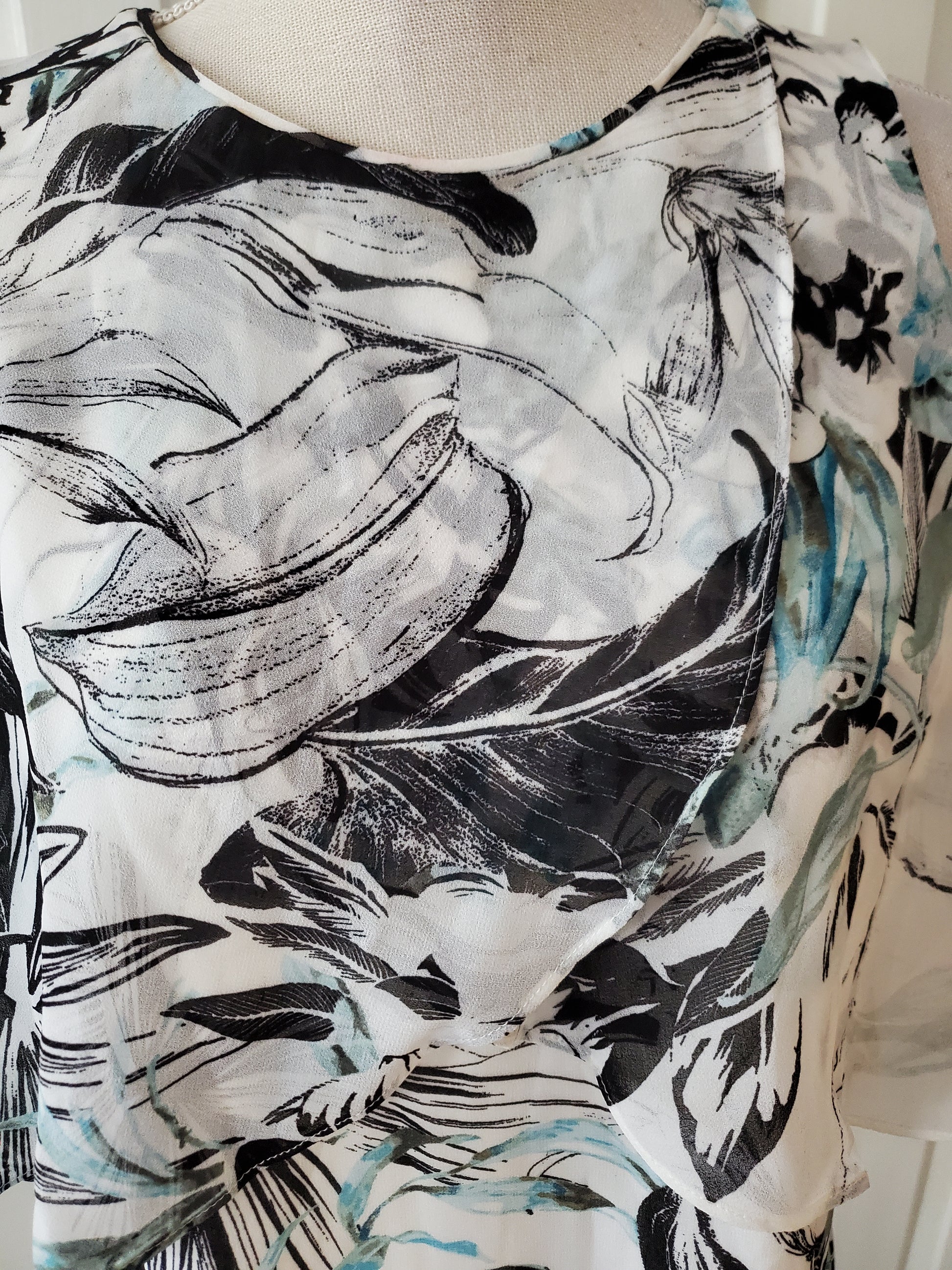 Ladies Top White House Black Market Size Small