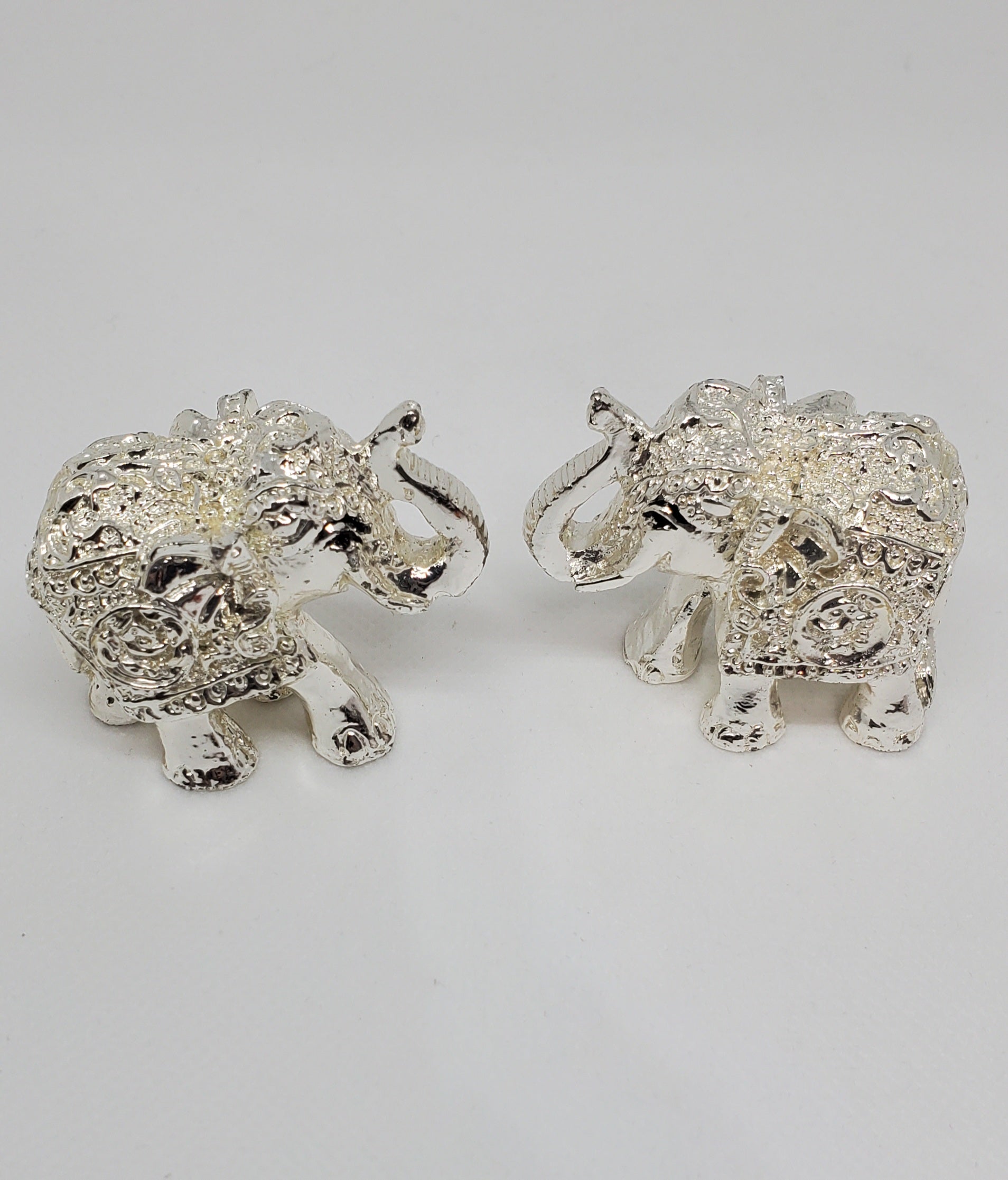× Set of 2 Handcrafted Silver Elephant Table Décor