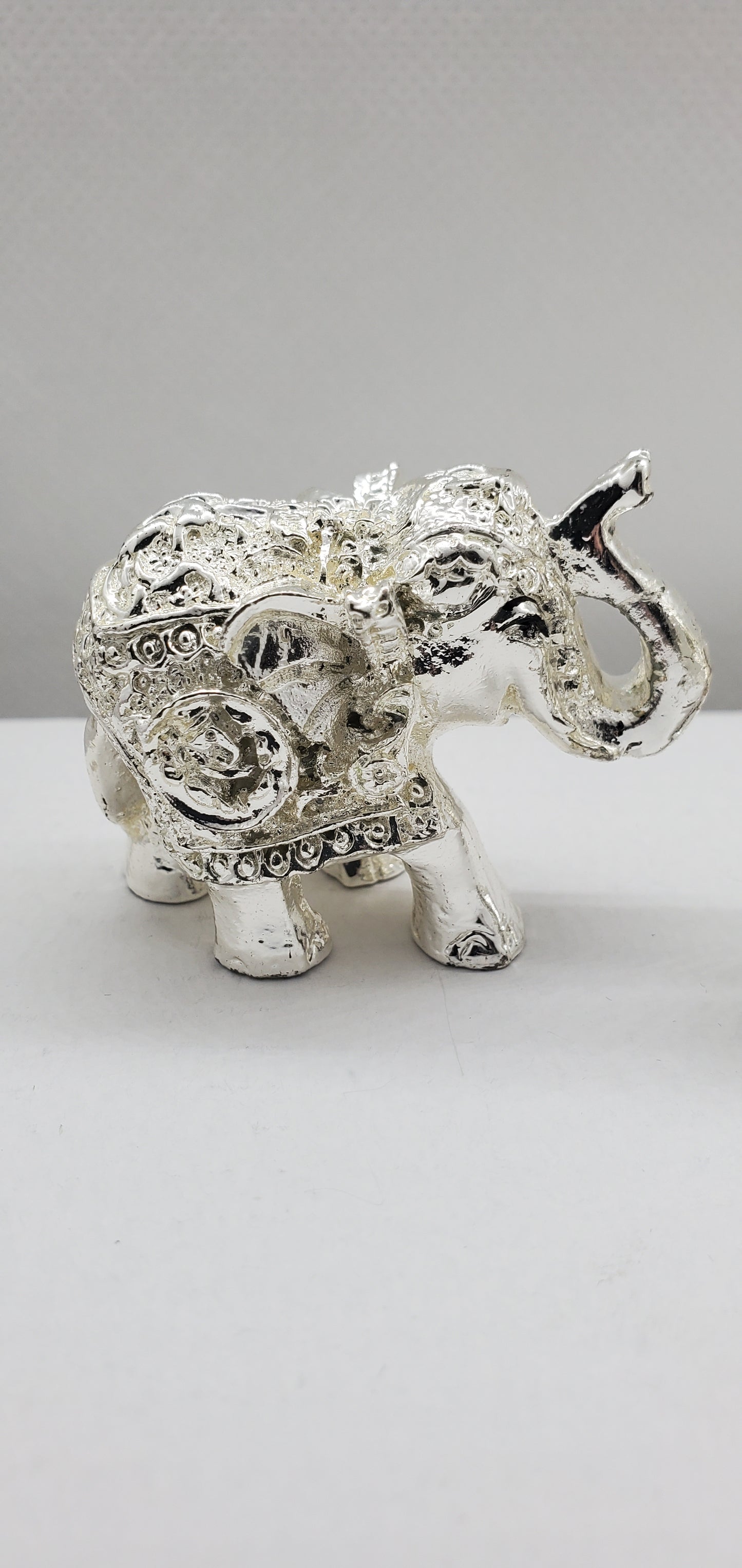 × Set of 2 Handcrafted Silver Elephant Table Décor