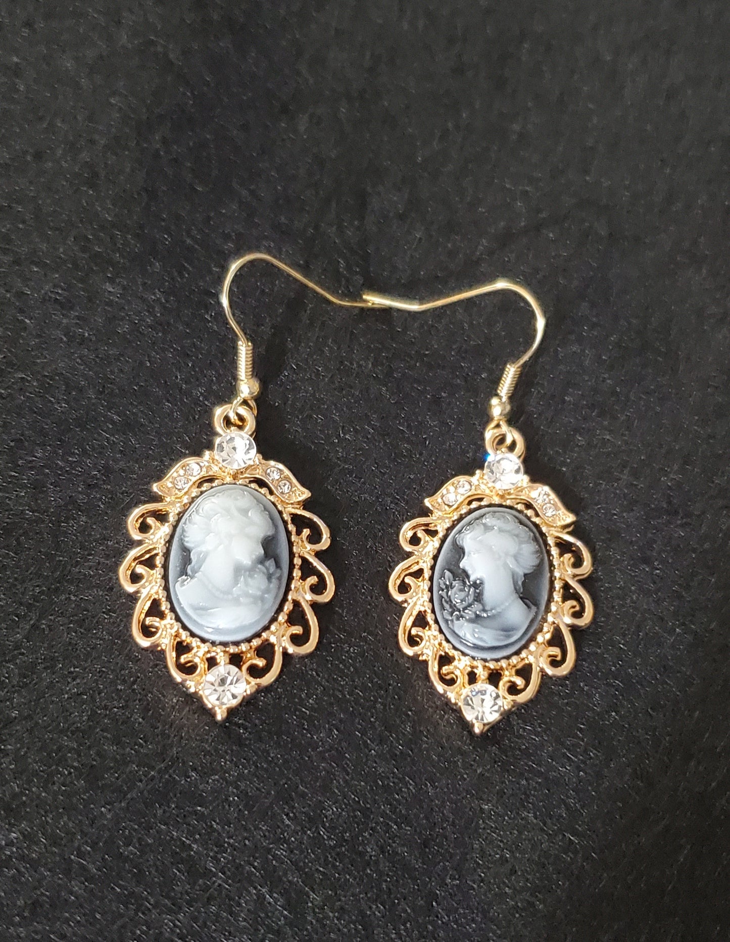 Smokey Gray Cameo Pendant Necklace and Earrings