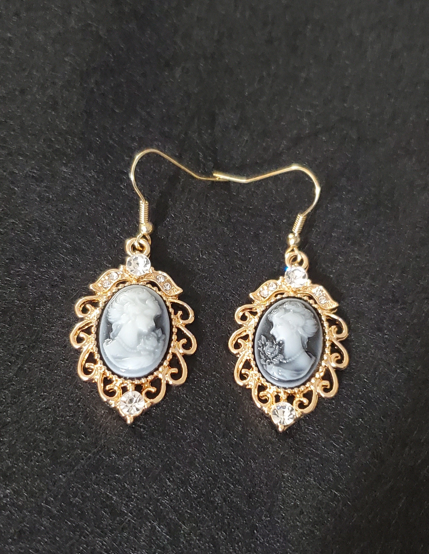 Smokey Gray Cameo Pendant Necklace and Earrings