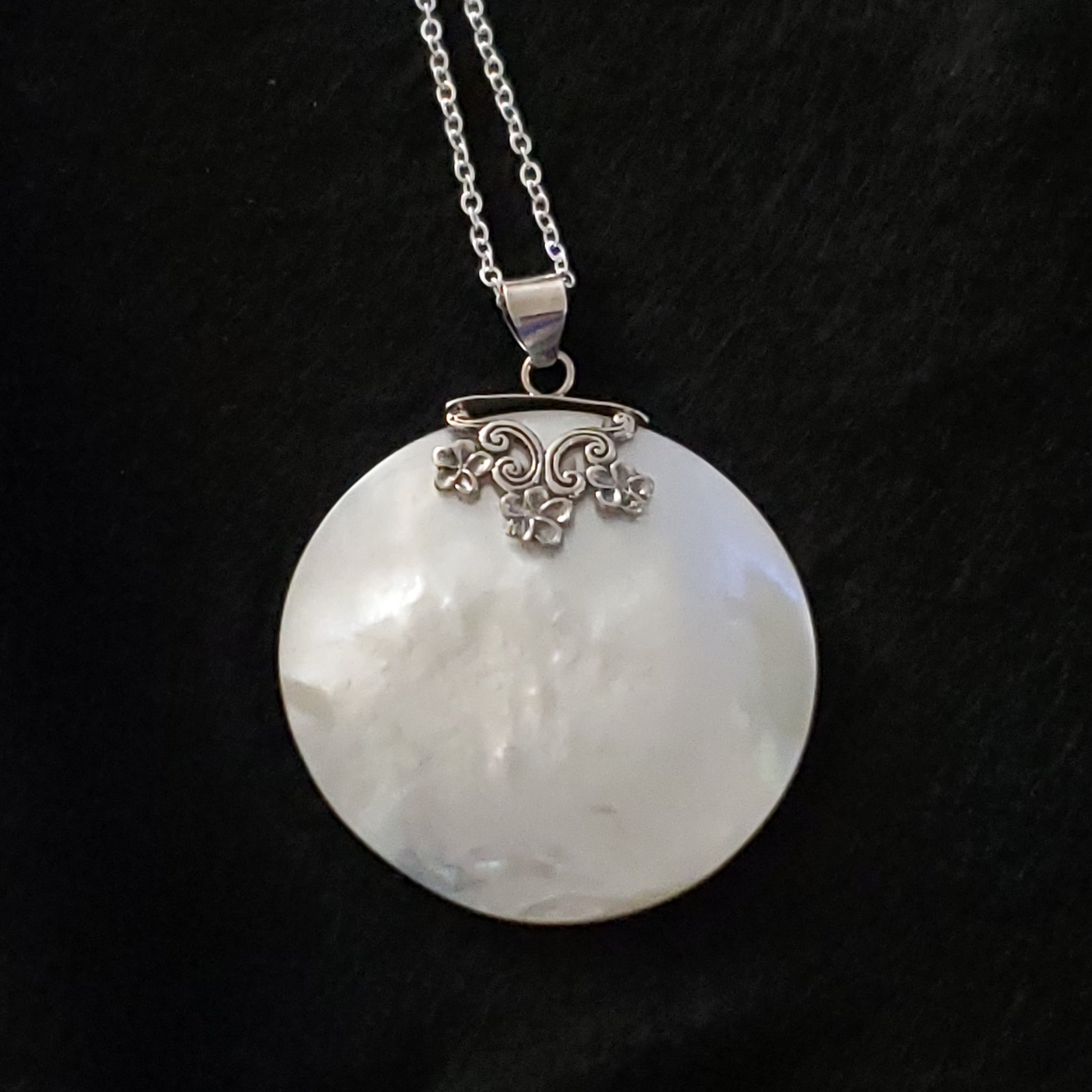 Bali Mother of Pearl Pendant Pearl Necklace