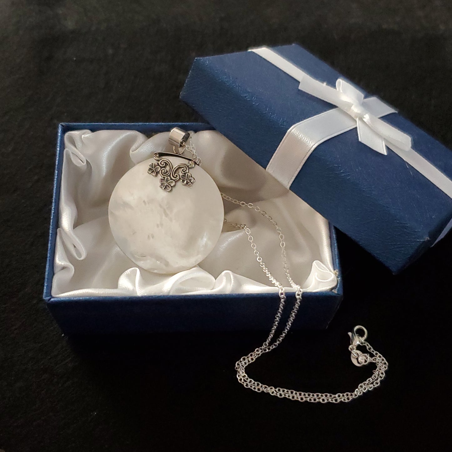 Bali Mother of Pearl Pendant Pearl Necklace