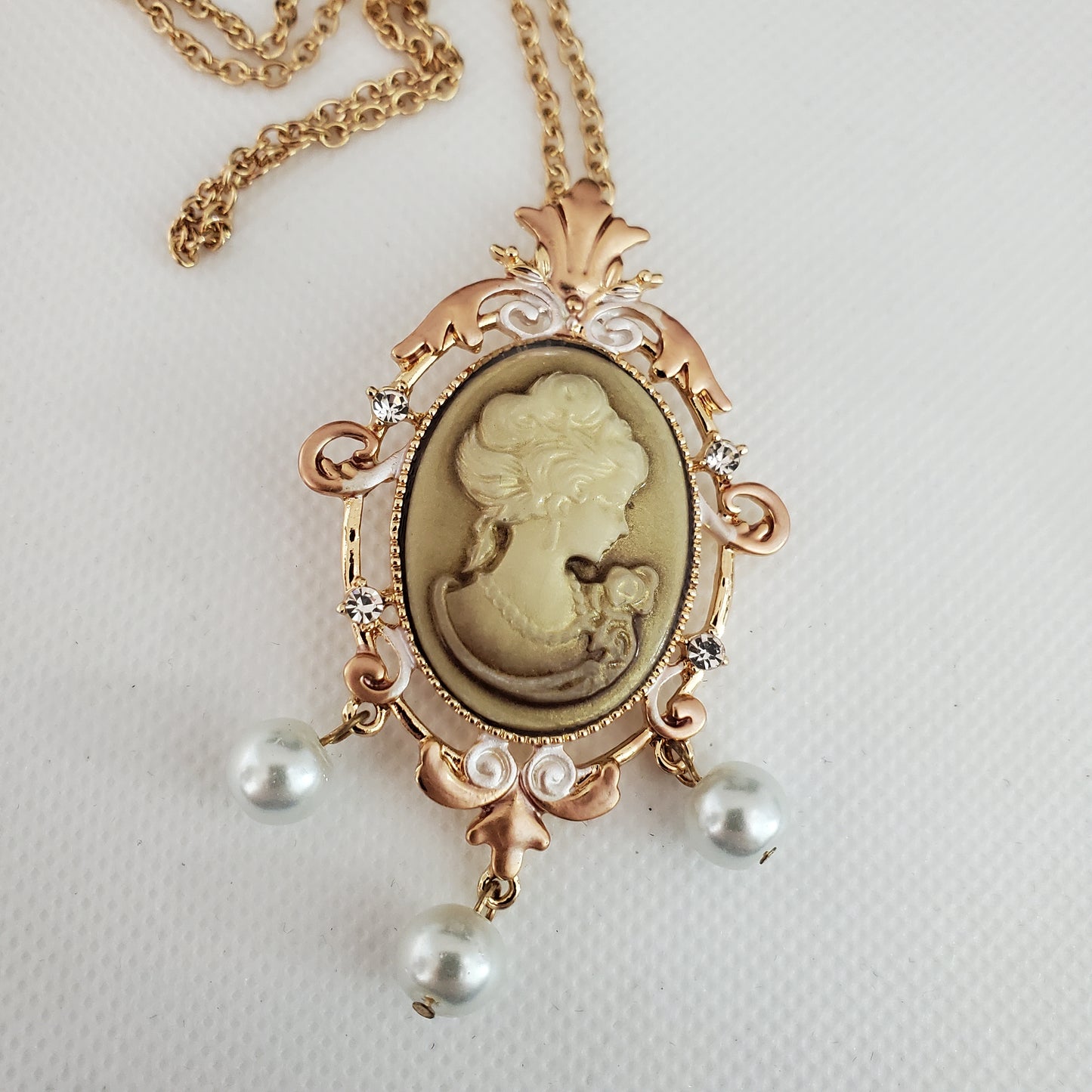 Beautifully Crafted Cameo Pearl Necklace