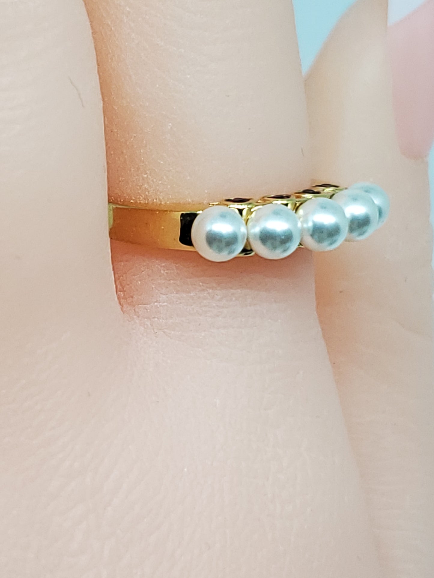 5 Pearl Crystal 18K YG Ring Size 6