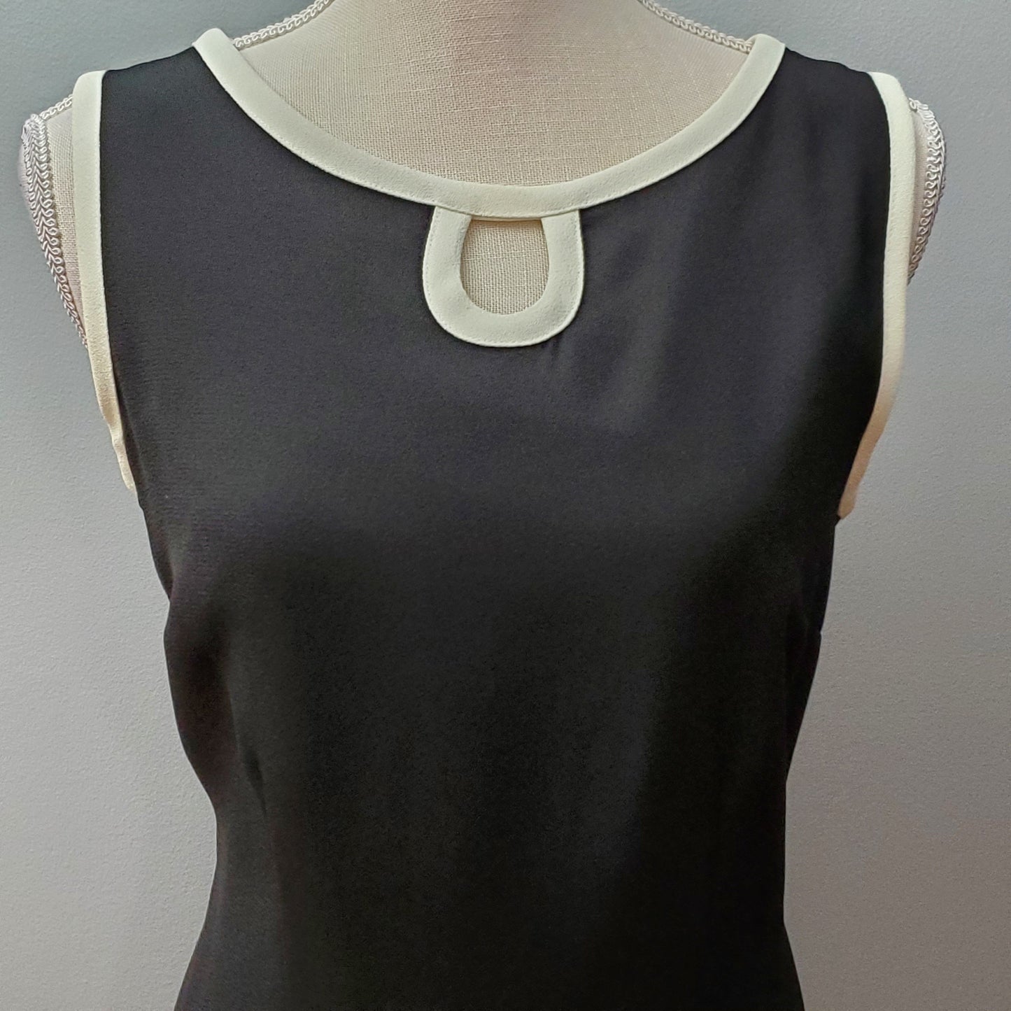 Black with White Trim Sleeveless Sheath Dress Size 9 - WHIMSICALIA