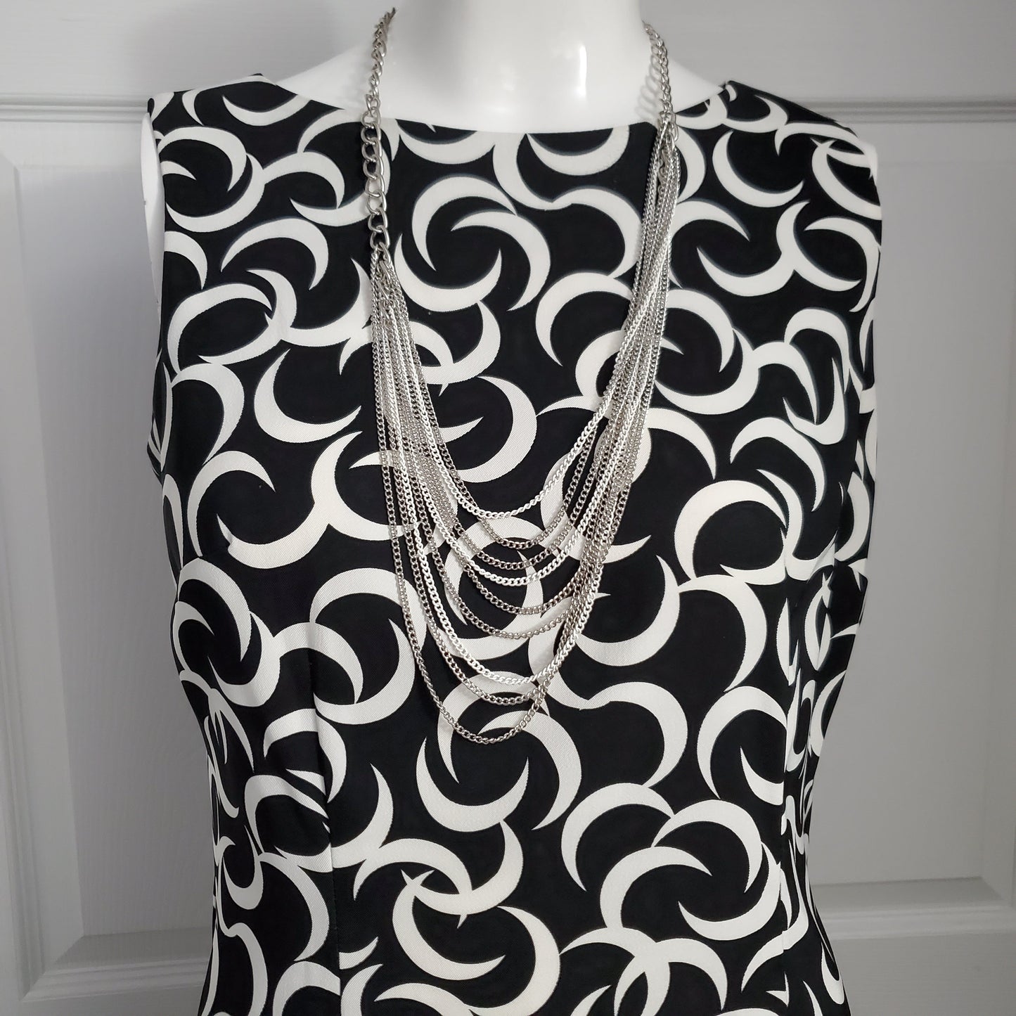 Stylish B&W A Line Dress Size 6