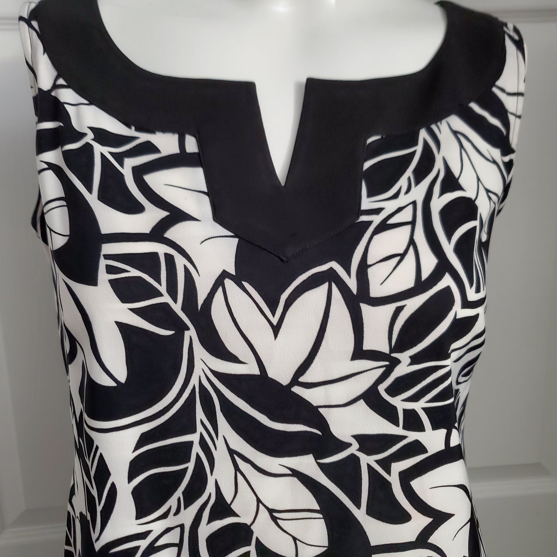 Split Neck Sheath Dress Size 4