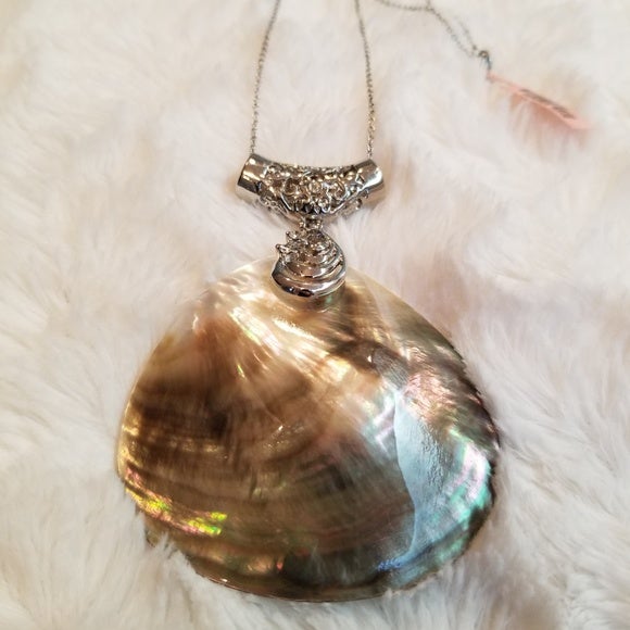 Beautiful Mother of Pearl Necklace