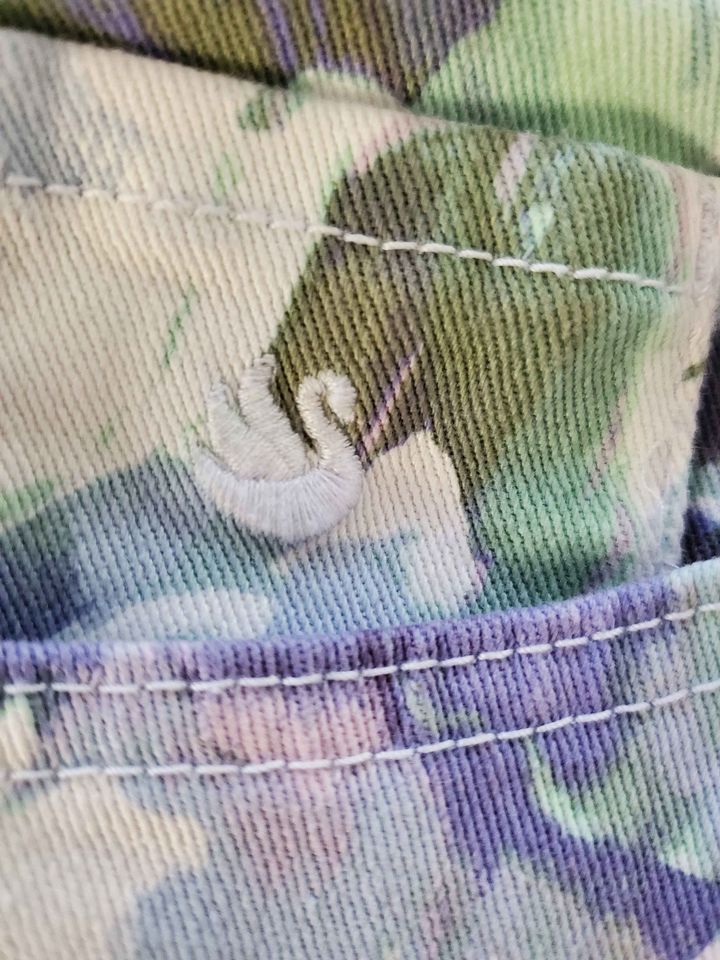 Gloria Vanderbilt Floral Jean Capris Size 6