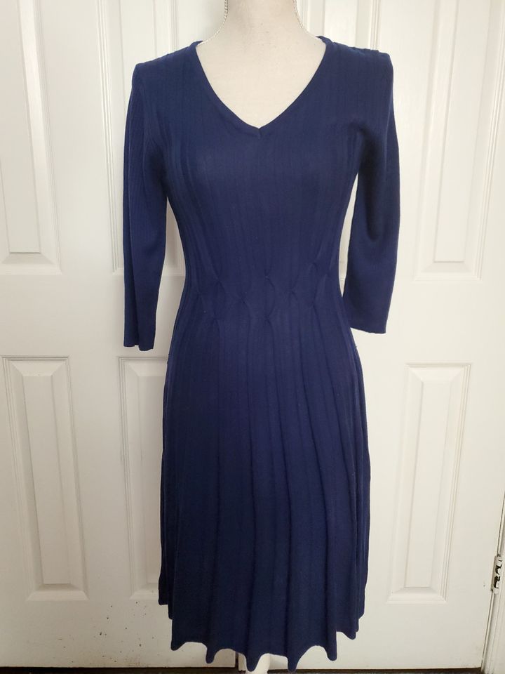 New Navy, Pleated Lightweight Sweater Dress Size Medium