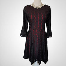 Load image into Gallery viewer, Lace Overlay 3/4 Flounce Sleeve Size 8
