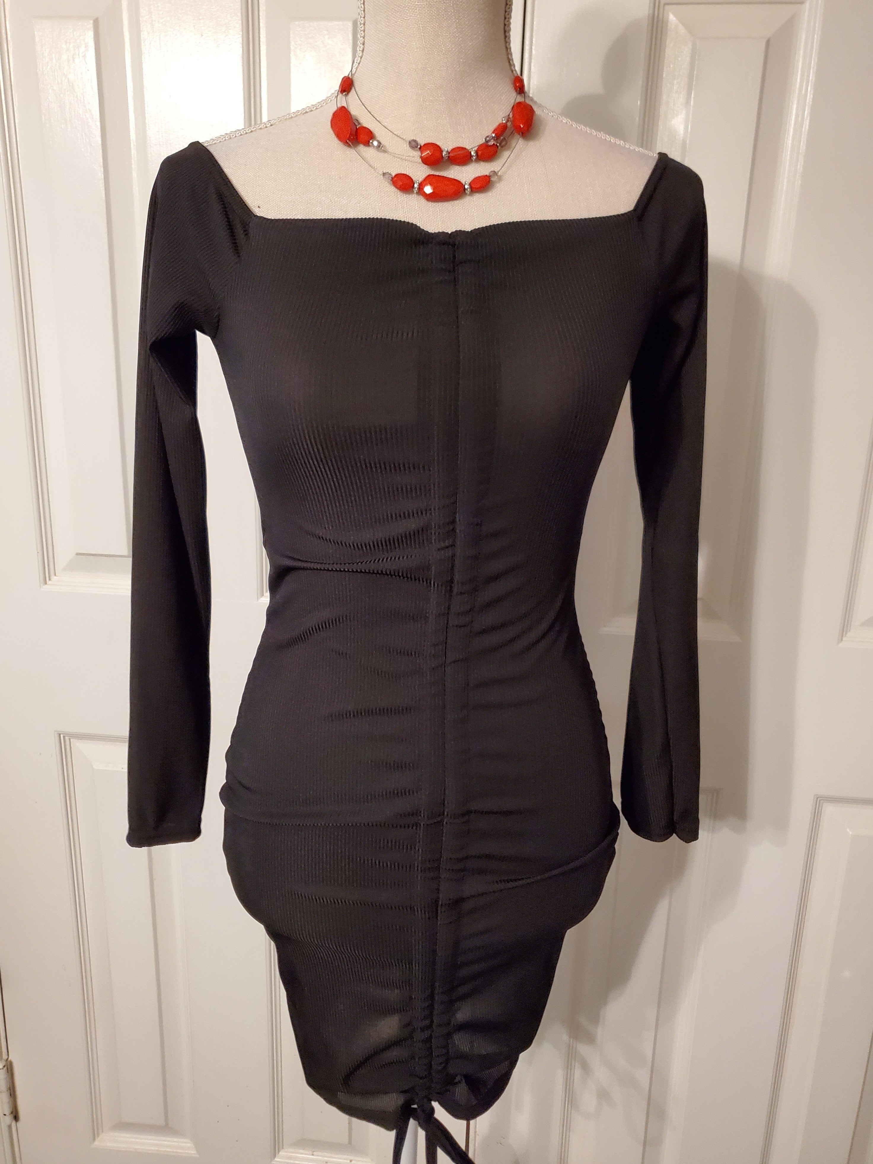 Off Shoulder Drawstring Form Fitting Pretty Little Thing Size 6 ...