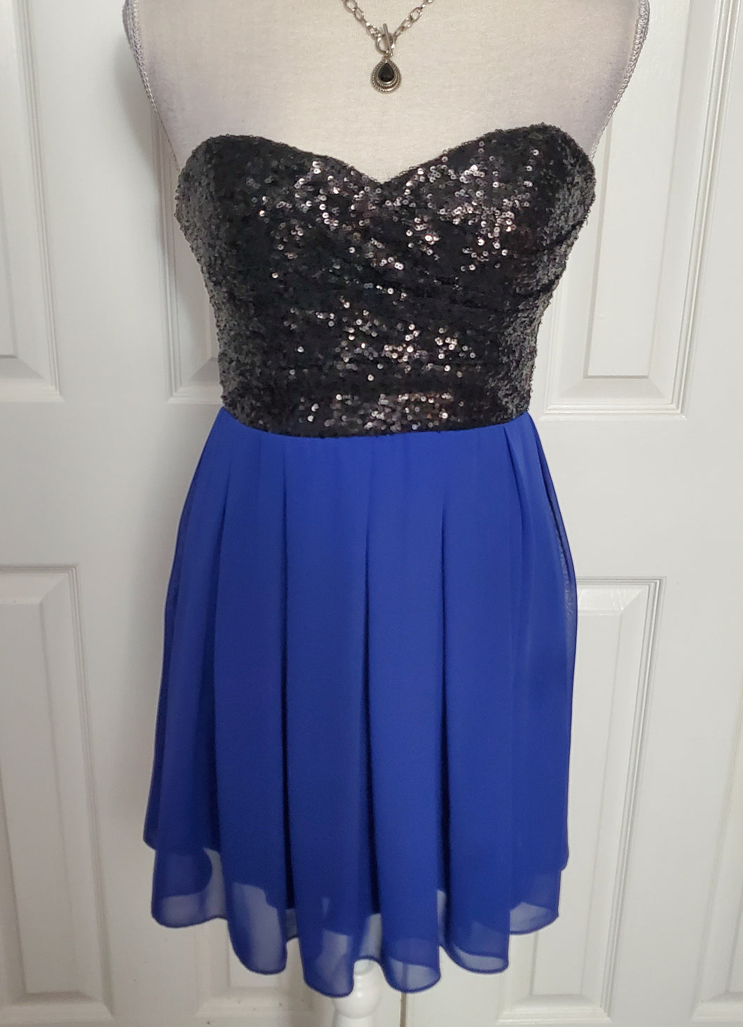 Soft Sequin Sweetheart Bodice Dress Size 5/6