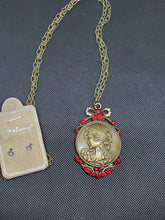 Load image into Gallery viewer, Vintage Style Cameo Pendant Necklace
