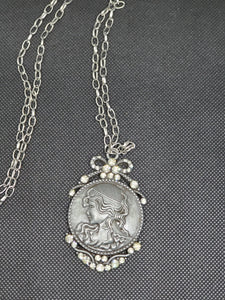 Vintage Style Cameo Pendant Necklace