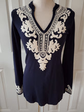 Load image into Gallery viewer, Ladies Navy Blue Long Sleeve Top Size XS

