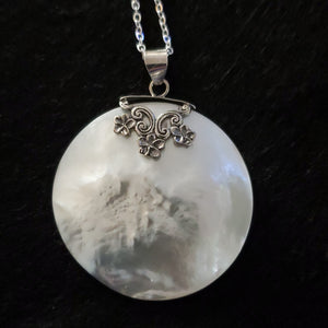 Bali Mother of Pearl Pendant Pearl Necklace
