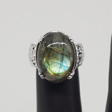 Load image into Gallery viewer, Malagasy Labradorite Solitaire Ring Size 7
