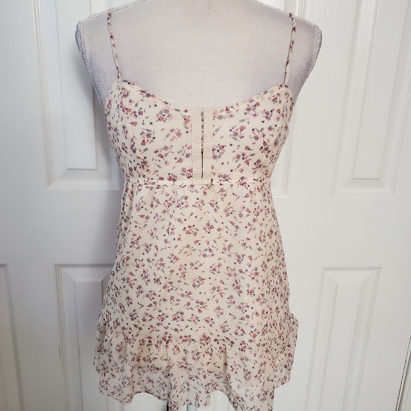 Romantic and Feminine Summer Top Size Medium