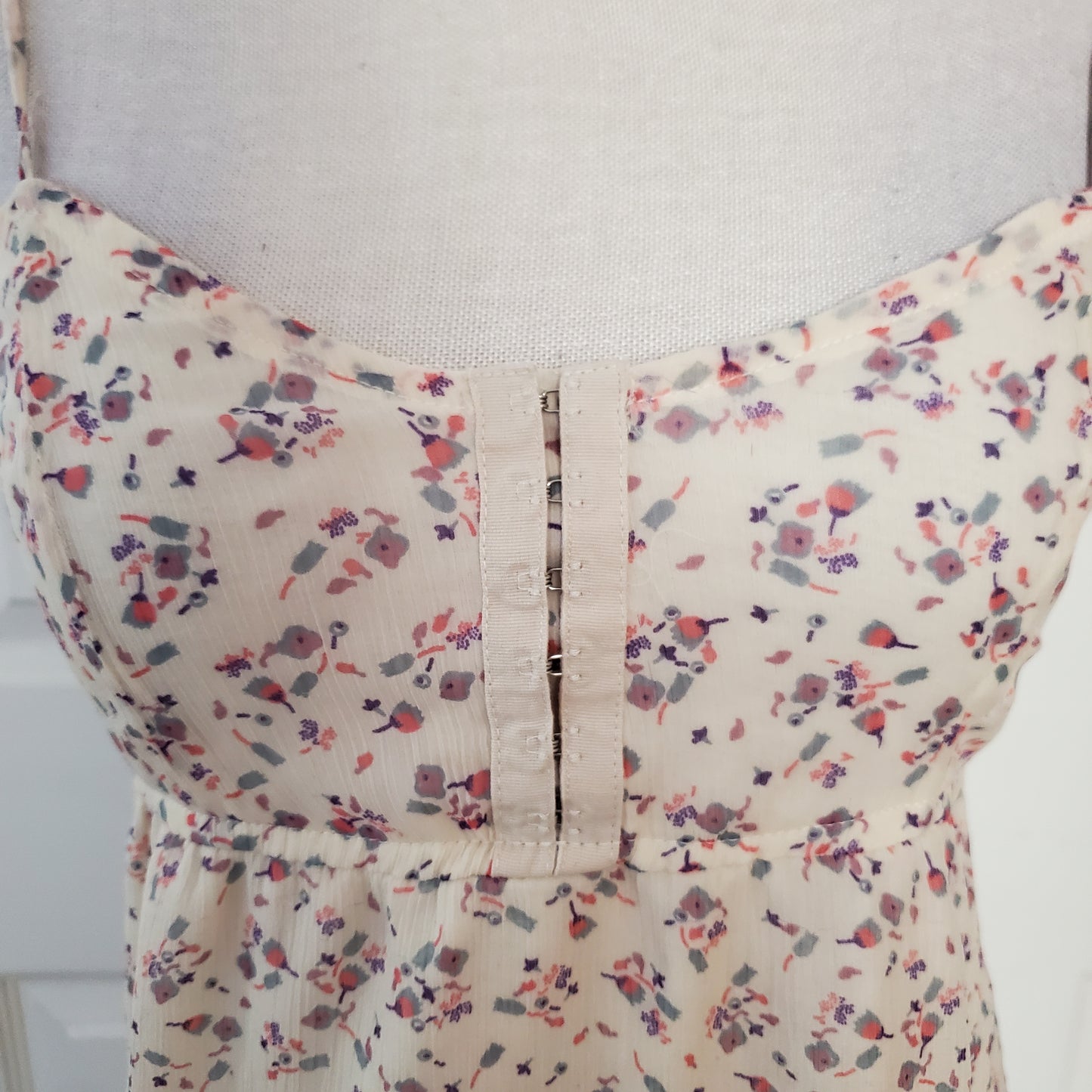 Romantic and Feminine Summer Top Size Medium