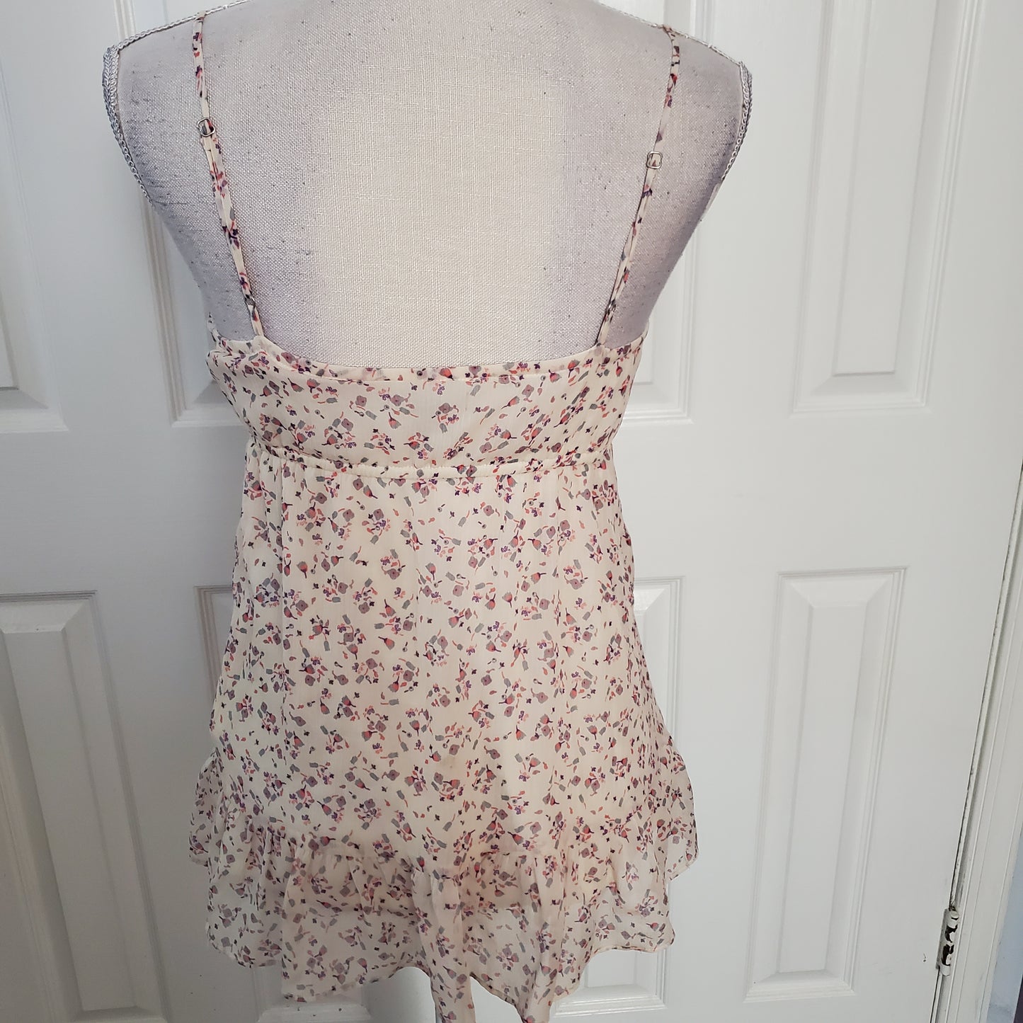 Romantic and Feminine Summer Top Size Medium