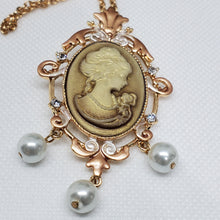 Load image into Gallery viewer, Beautifully Crafted Cameo Pearl Necklace

