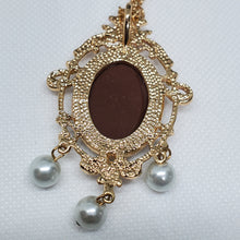 Load image into Gallery viewer, Beautifully Crafted Cameo Pearl Necklace
