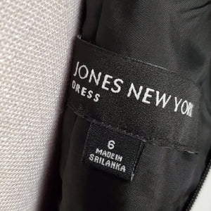 Jones New York V Neck Fit and Flare Size 6