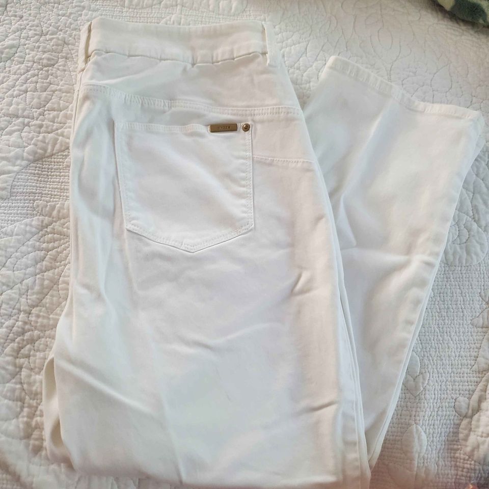 Chico White Jean Crops Size 16