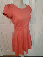 Load image into Gallery viewer, Coral Dress with Twisted Back Size 7
