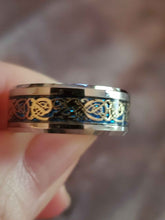 Load image into Gallery viewer, Gorgeous Tri- Color Thumb Ring
