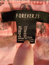 Load image into Gallery viewer, SALE! Forever 21 Stretch Skinny Jeans
