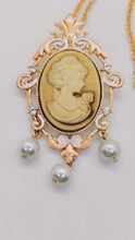 Load and play video in Gallery viewer, Beautifully Crafted Cameo Pearl Necklace 24&quot;
