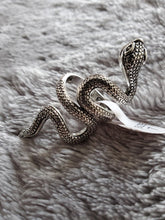 Load image into Gallery viewer, Serpent Ring Unisex
